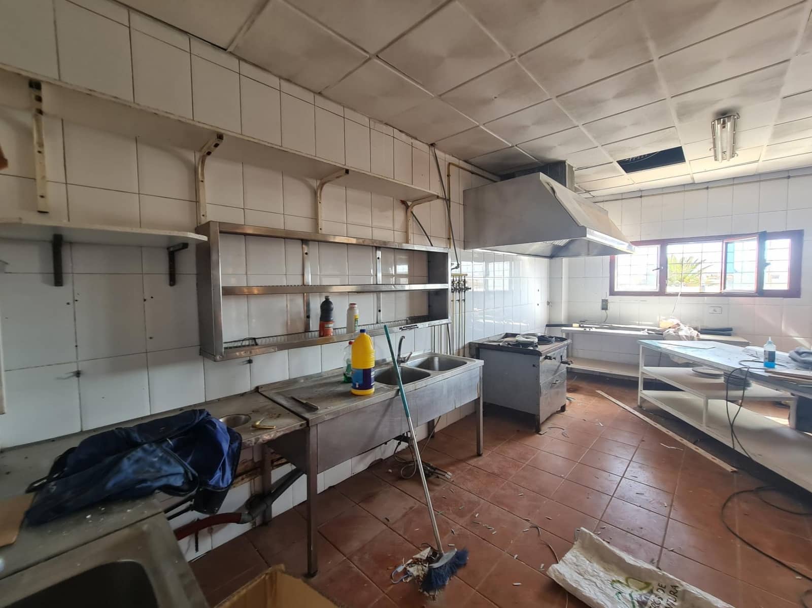Local Commercial à vendre à Costa de Antigua - 550 000 € (Ref: 9062493)