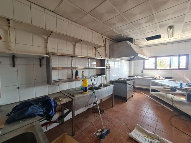 Gewerbe zu verkaufen in Costa de Antigua, Antigua - 550.000 € (Ref: 9062493)