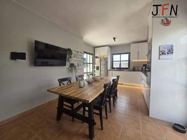 3 soveværelse Villa til salg i Triquivijate, Antigua med swimmingpool - € 499.000 (Ref: 9159578)