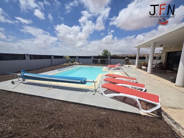 3 soveværelse Villa til salg i Triquivijate, Antigua med swimmingpool - € 499.000 (Ref: 9159578)