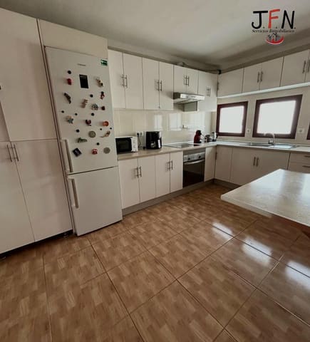 4 bedroom Apartment for rent in Caleta de Fuste, Antigua with pool - € 2,000 (Ref: 9509042)