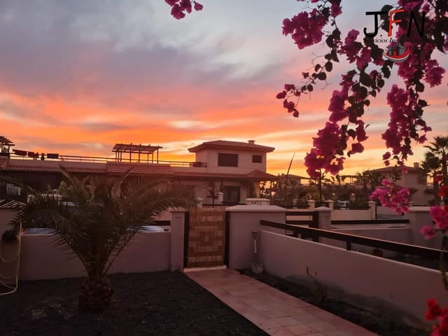 1 soveværelse Villa til salg i Lajares, La Oliva med swimmingpool - € 185.000 (Ref: 9611634)