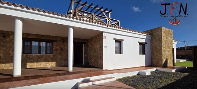 3 soveværelse Villa til salg i Lajares, La Oliva med swimmingpool garage - € 775.000 (Ref: 9652110)