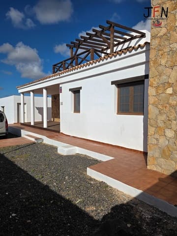 3 soveværelse Villa til salg i Lajares, La Oliva med swimmingpool garage - € 775.000 (Ref: 9652110)