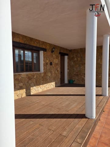 3 soveværelse Villa til salg i Lajares, La Oliva med swimmingpool garage - € 775.000 (Ref: 9652110)