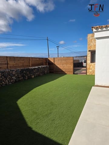 3 soveværelse Villa til salg i Lajares, La Oliva med swimmingpool garage - € 775.000 (Ref: 9652110)