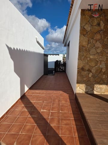 3 soveværelse Villa til salg i Lajares, La Oliva med swimmingpool garage - € 775.000 (Ref: 9652110)