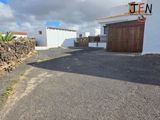 3 soveværelse Villa til salg i Lajares, La Oliva med swimmingpool garage - € 775.000 (Ref: 9652110)