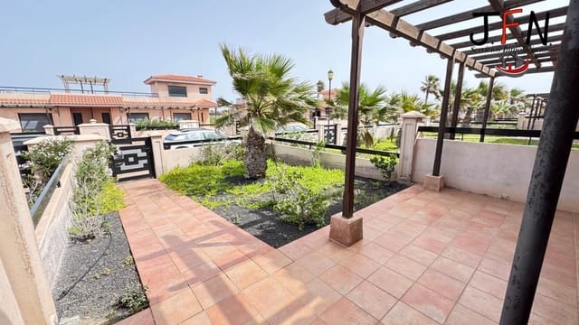 Bungalow de 3 habitaciones en Lajares, La Oliva en venta con piscina - 245.000 € (Ref: 9659521)