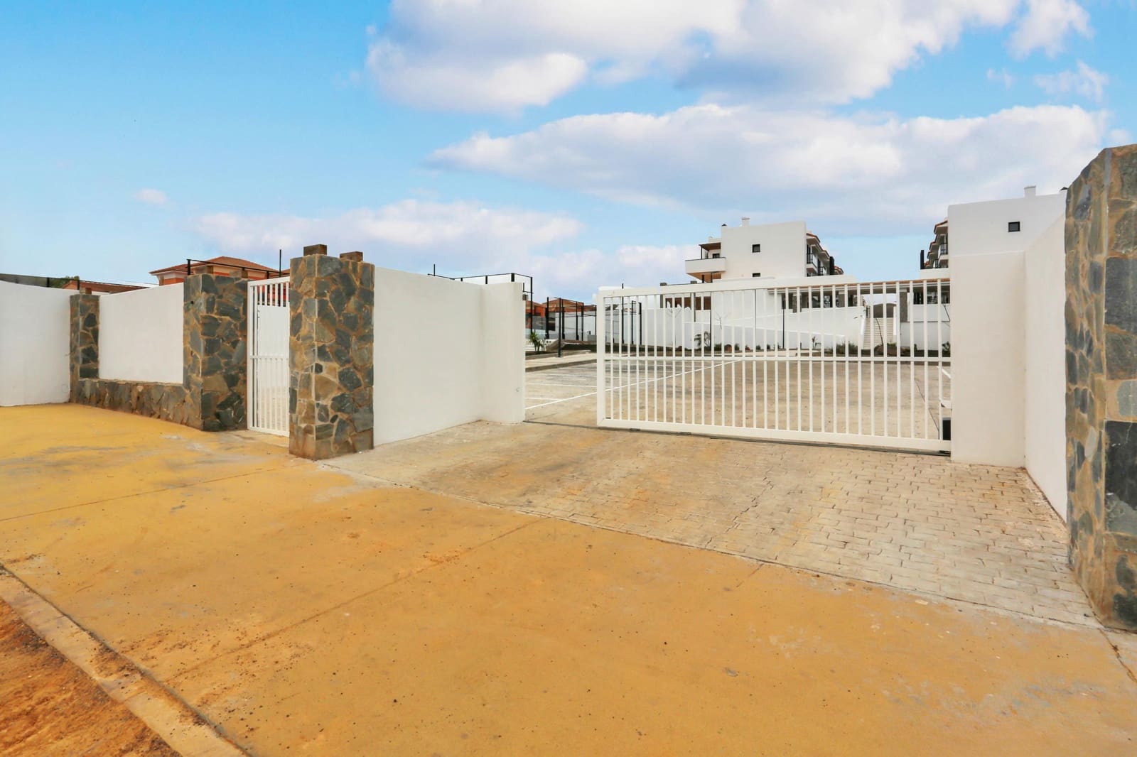 2 bedroom Flat for sale in Corralejo - € 249,000 (Ref: 9704946)