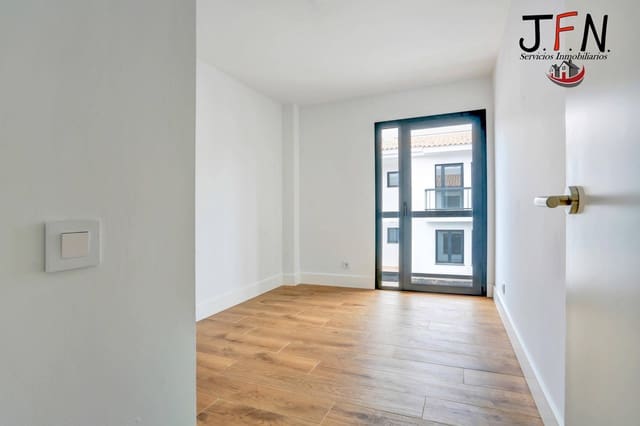 2 bedroom Flat for sale in Corralejo, La Oliva - € 249,000 (Ref: 9704946)