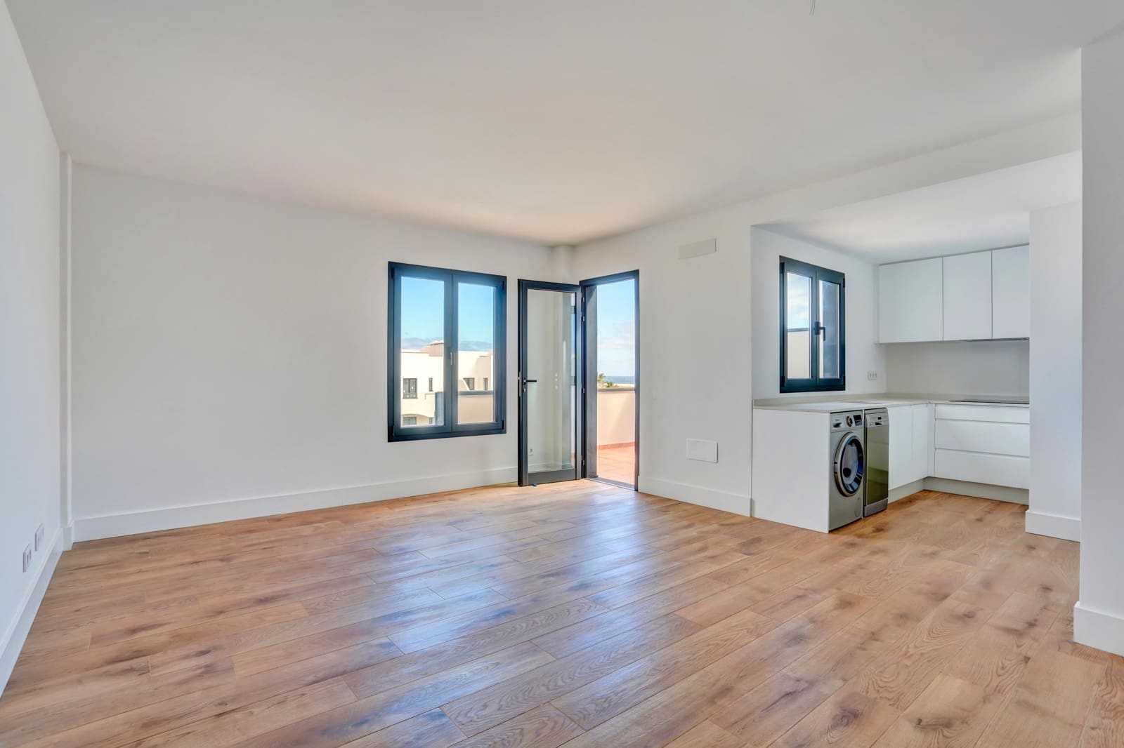 2 bedroom Flat for sale in Corralejo - € 279,000 (Ref: 9704947)