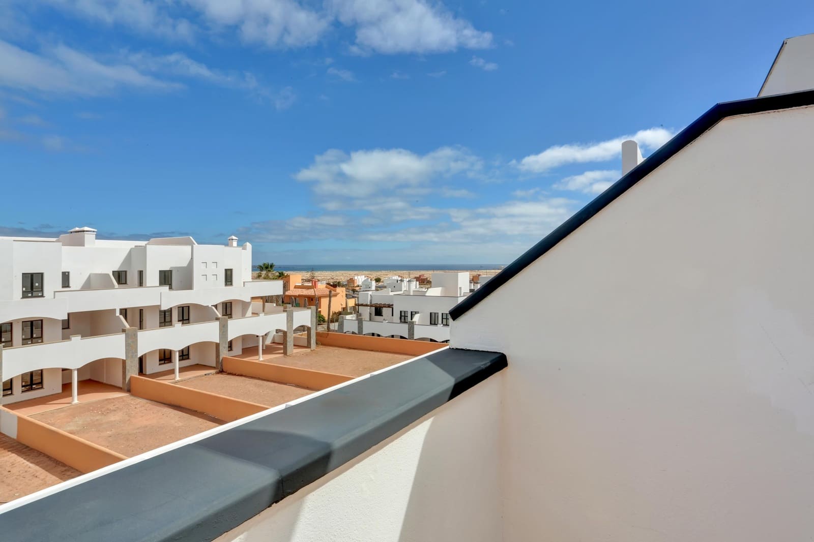 2 bedroom Flat for sale in Corralejo - € 279,000 (Ref: 9704947)