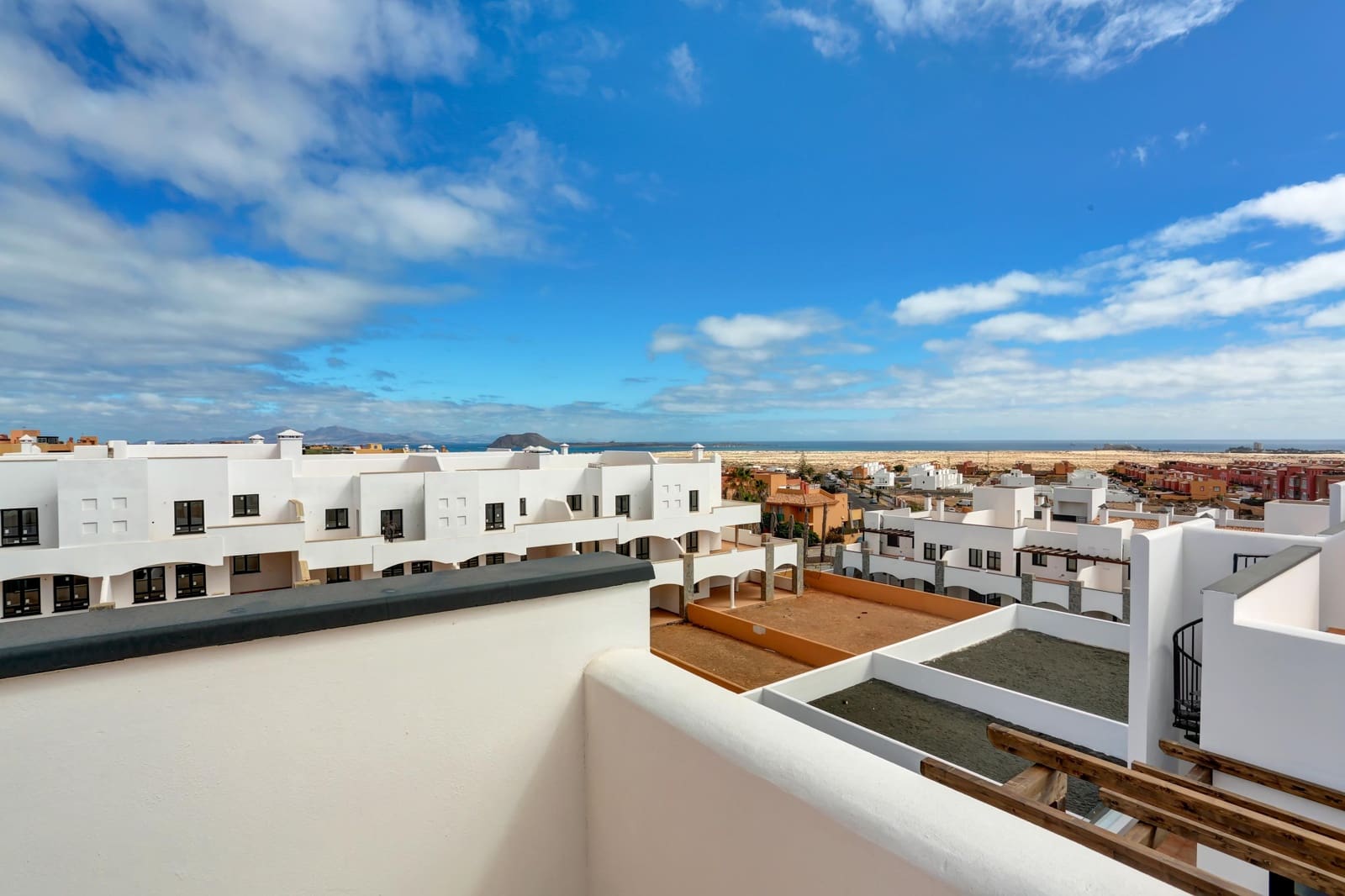 2 bedroom Flat for sale in Corralejo - € 279,000 (Ref: 9704947)