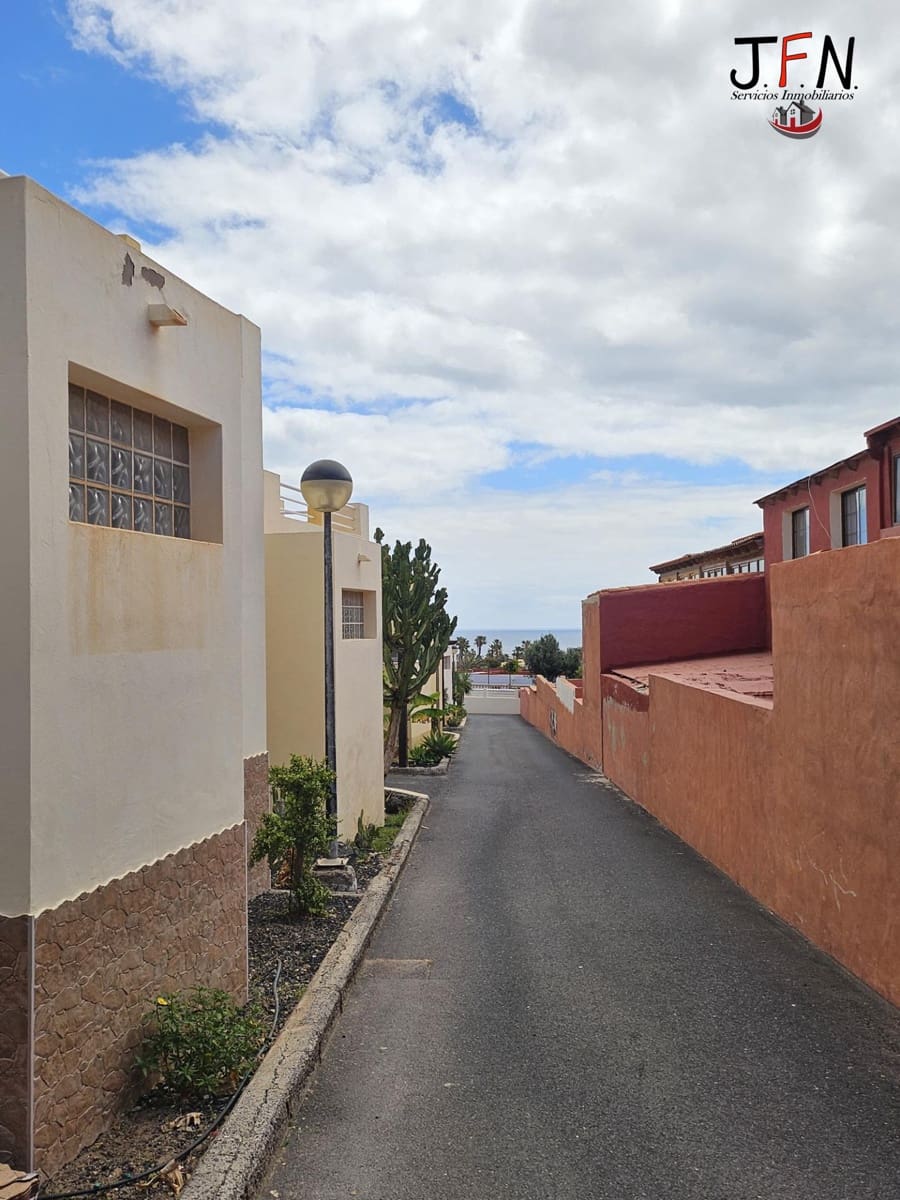 Apartamento de 3 habitaciones en Caleta de Fuste en venta con piscina - 350.000 € (Ref: 9762073)