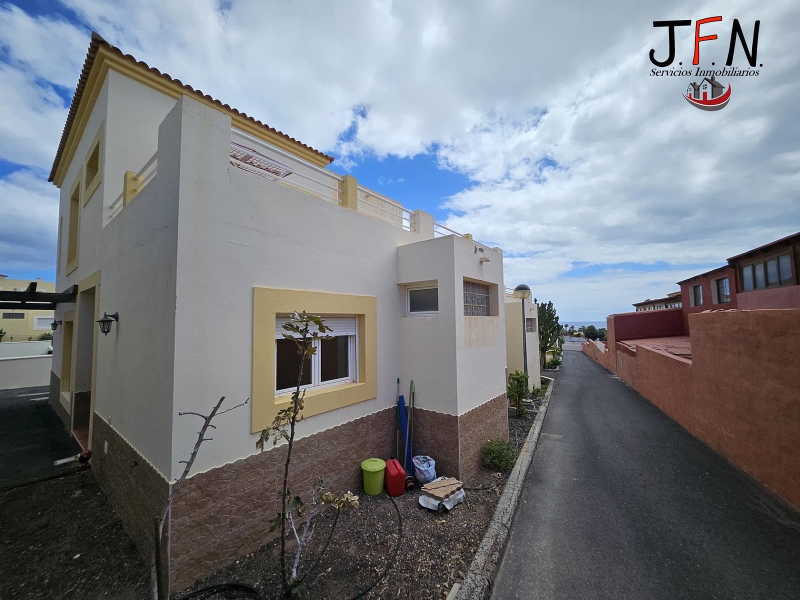 Apartamento de 3 habitaciones en Caleta de Fuste en venta con piscina - 350.000 € (Ref: 9762073)