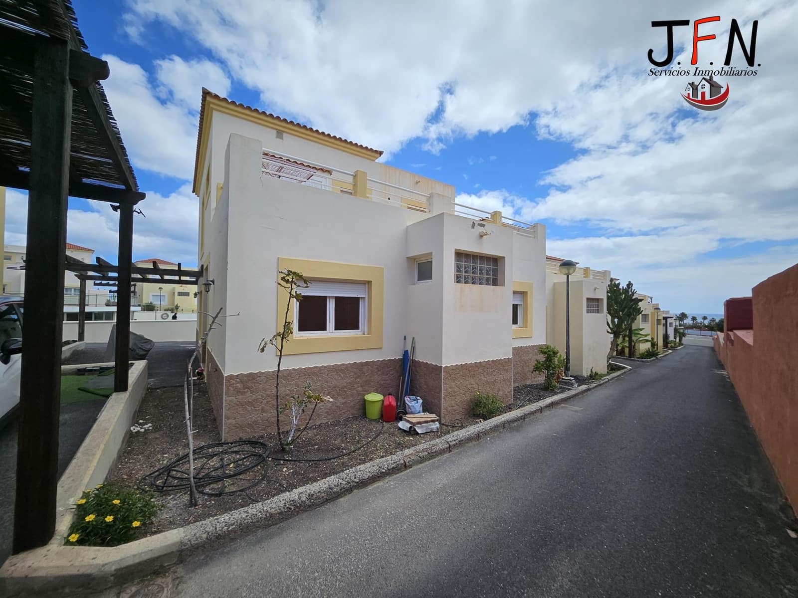 Apartamento de 3 habitaciones en Caleta de Fuste en venta con piscina - 350.000 € (Ref: 9762073)