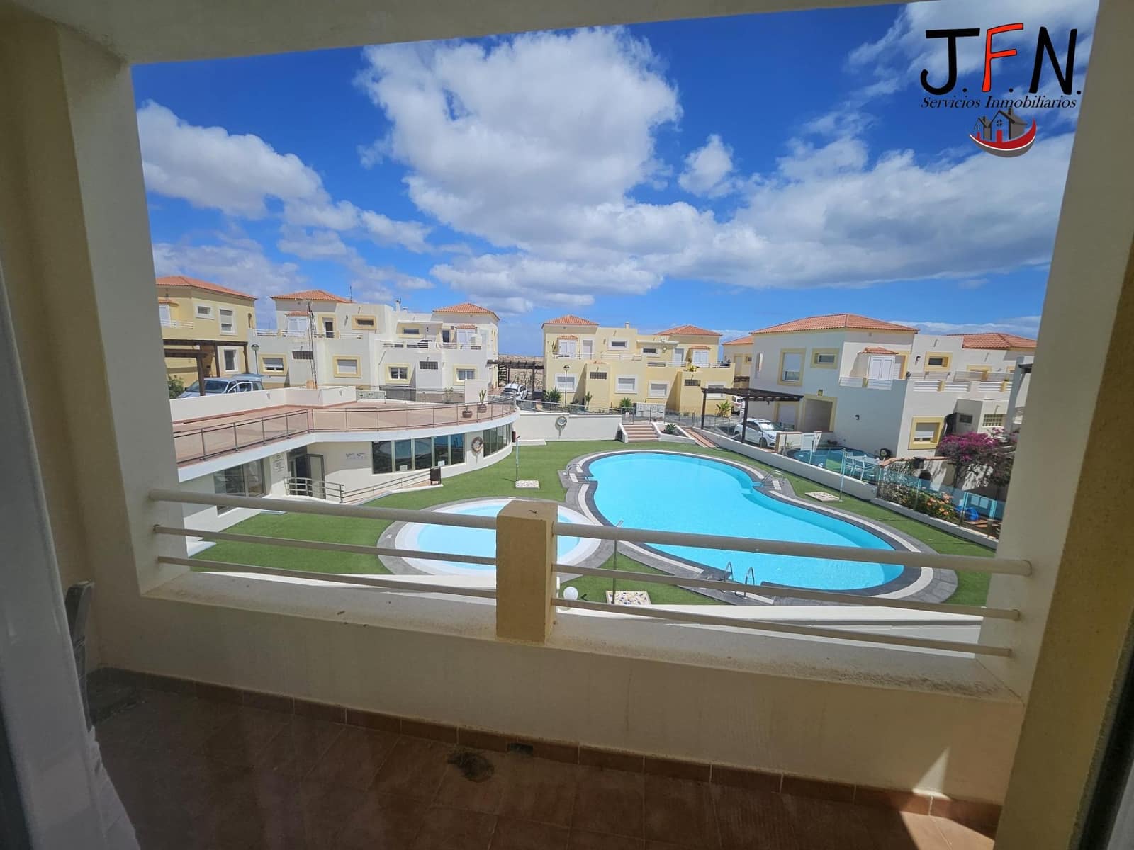 Apartamento de 3 habitaciones en Caleta de Fuste en venta con piscina - 350.000 € (Ref: 9762073)
