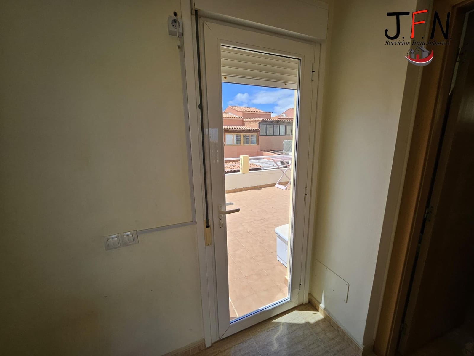 Apartamento de 3 habitaciones en Caleta de Fuste en venta con piscina - 350.000 € (Ref: 9762073)