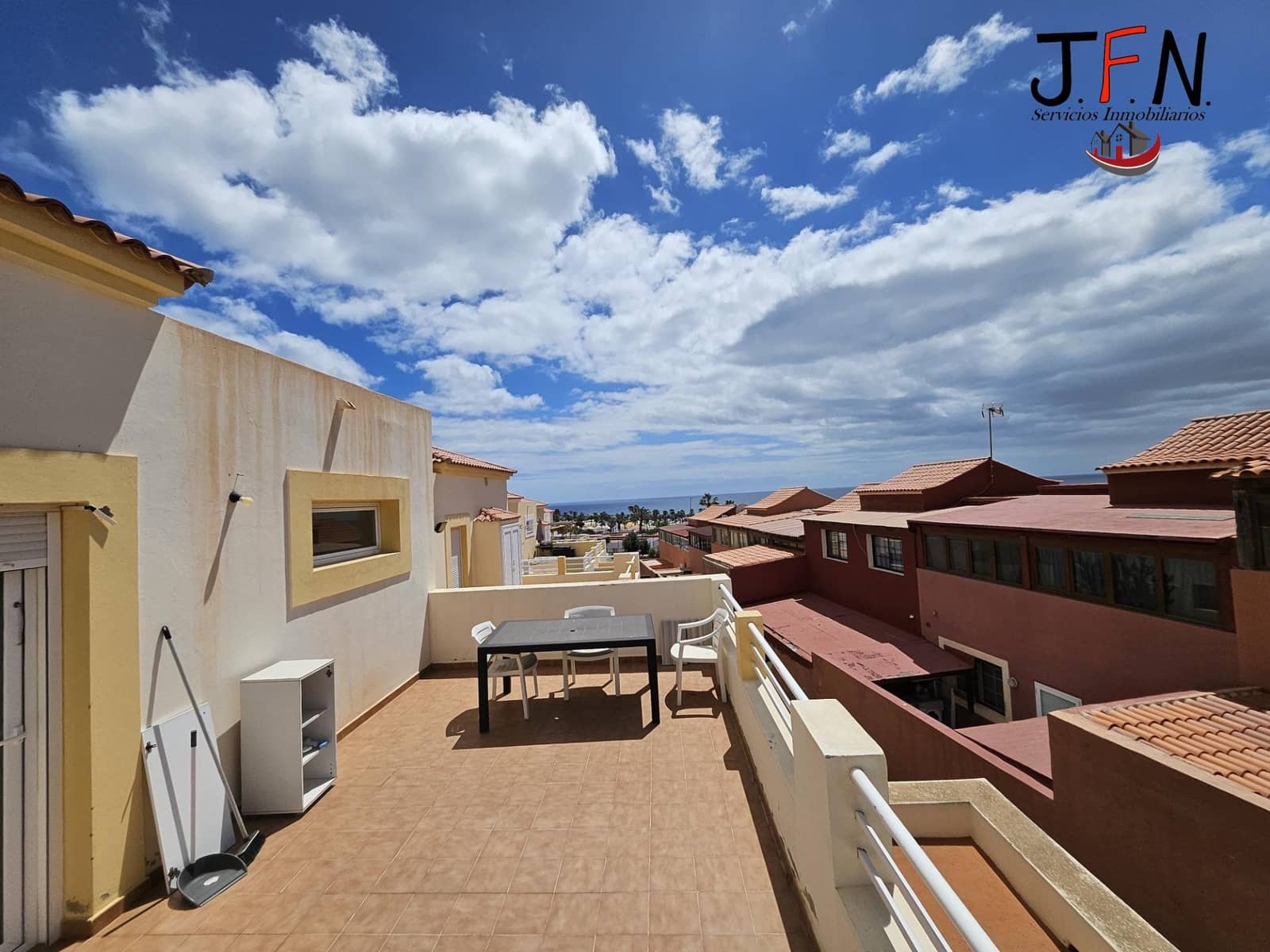 Apartamento de 3 habitaciones en Caleta de Fuste en venta con piscina - 350.000 € (Ref: 9762073)