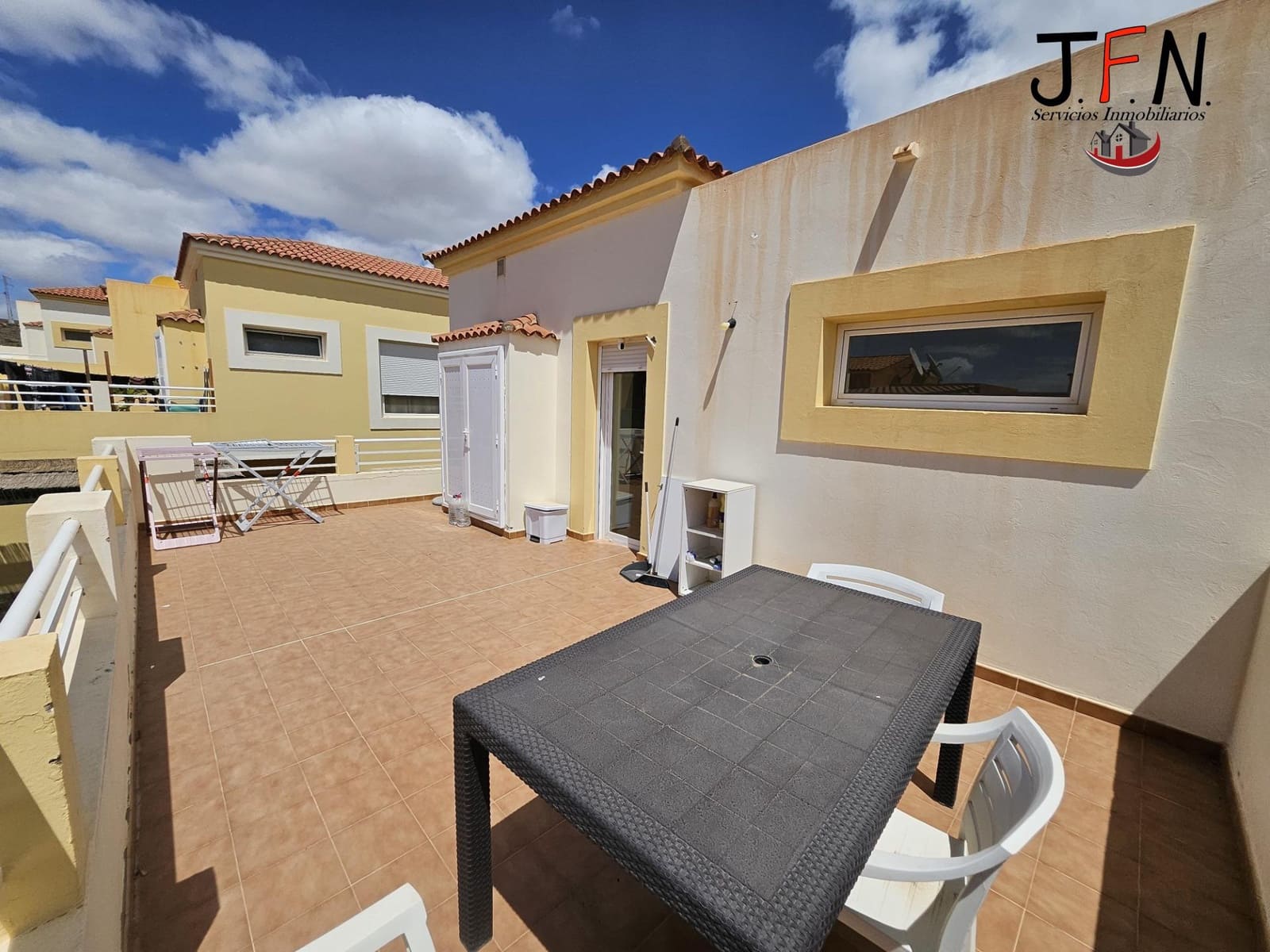 Apartamento de 3 habitaciones en Caleta de Fuste en venta con piscina - 350.000 € (Ref: 9762073)