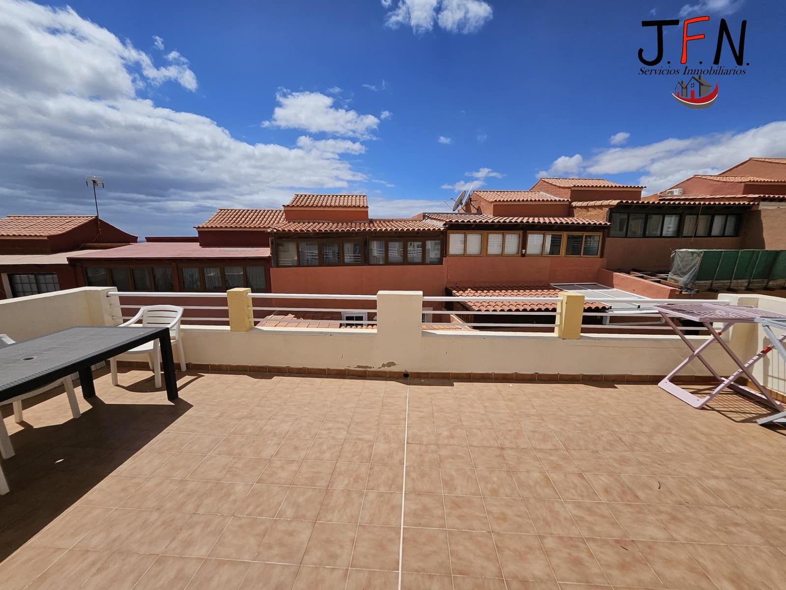 Apartamento de 3 habitaciones en Caleta de Fuste en venta con piscina - 350.000 € (Ref: 9762073)