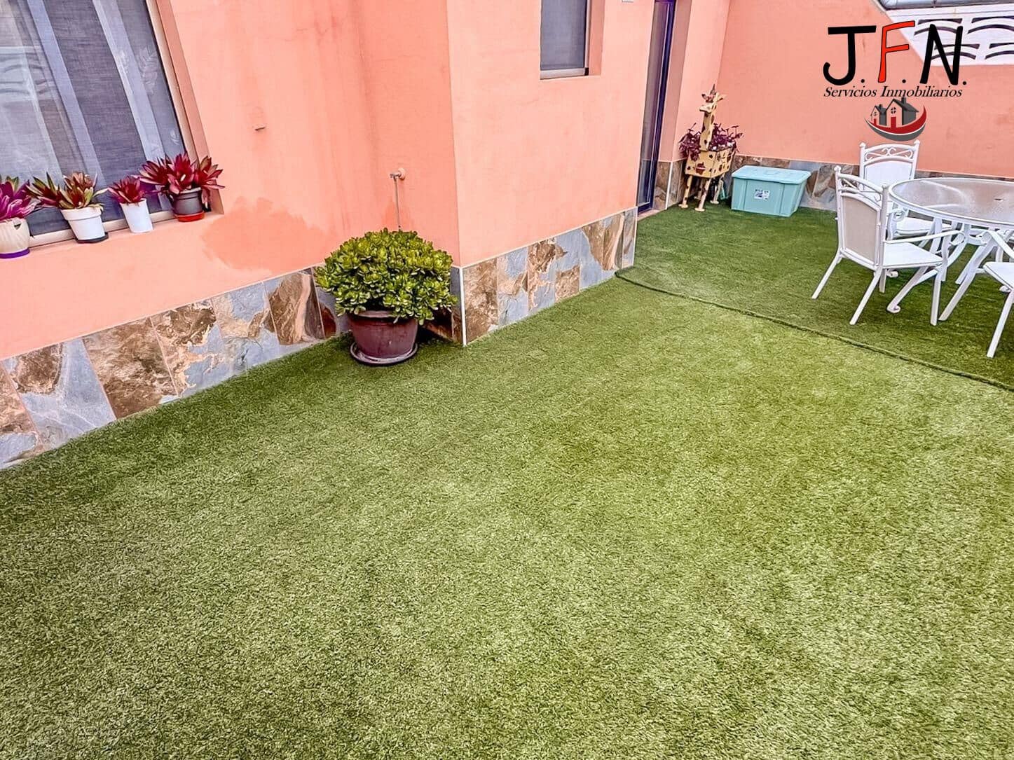 2 bedroom Terraced Villa for sale in Caleta de Fuste with garage - € 249,000 (Ref: 9818325)