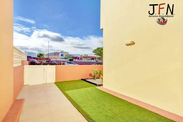 2 makuuhuone Huoneisto myytävänä paikassa Corralejo, La Oliva mukana uima-altaan - 248 000 € (Ref: 9833755)