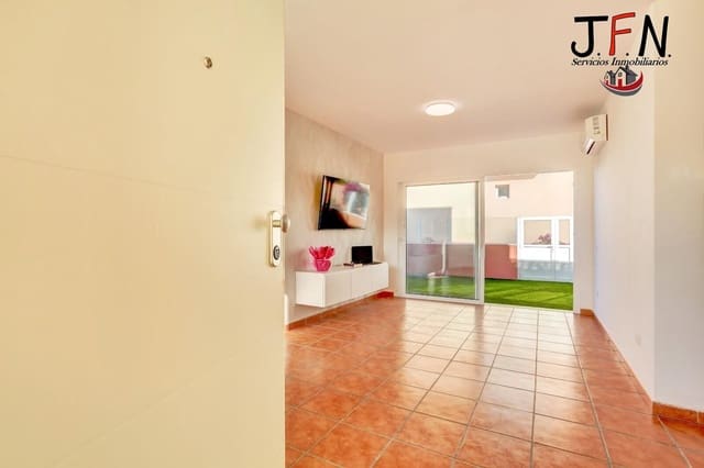 2 makuuhuone Huoneisto myytävänä paikassa Corralejo, La Oliva mukana uima-altaan - 248 000 € (Ref: 9833755)