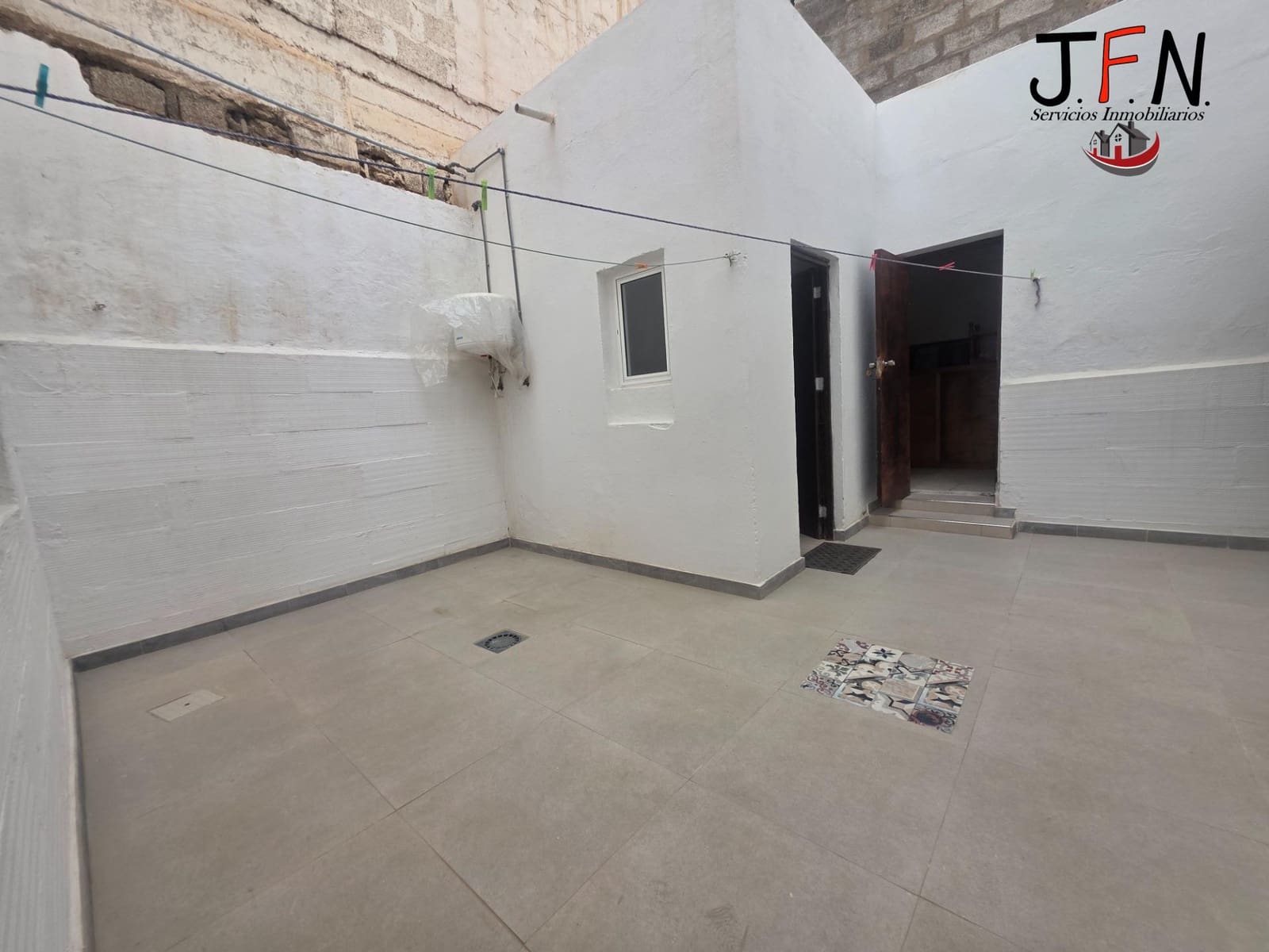 6 bedroom Villa for sale in Puerto del Rosario - € 299,000 (Ref: 9855560)