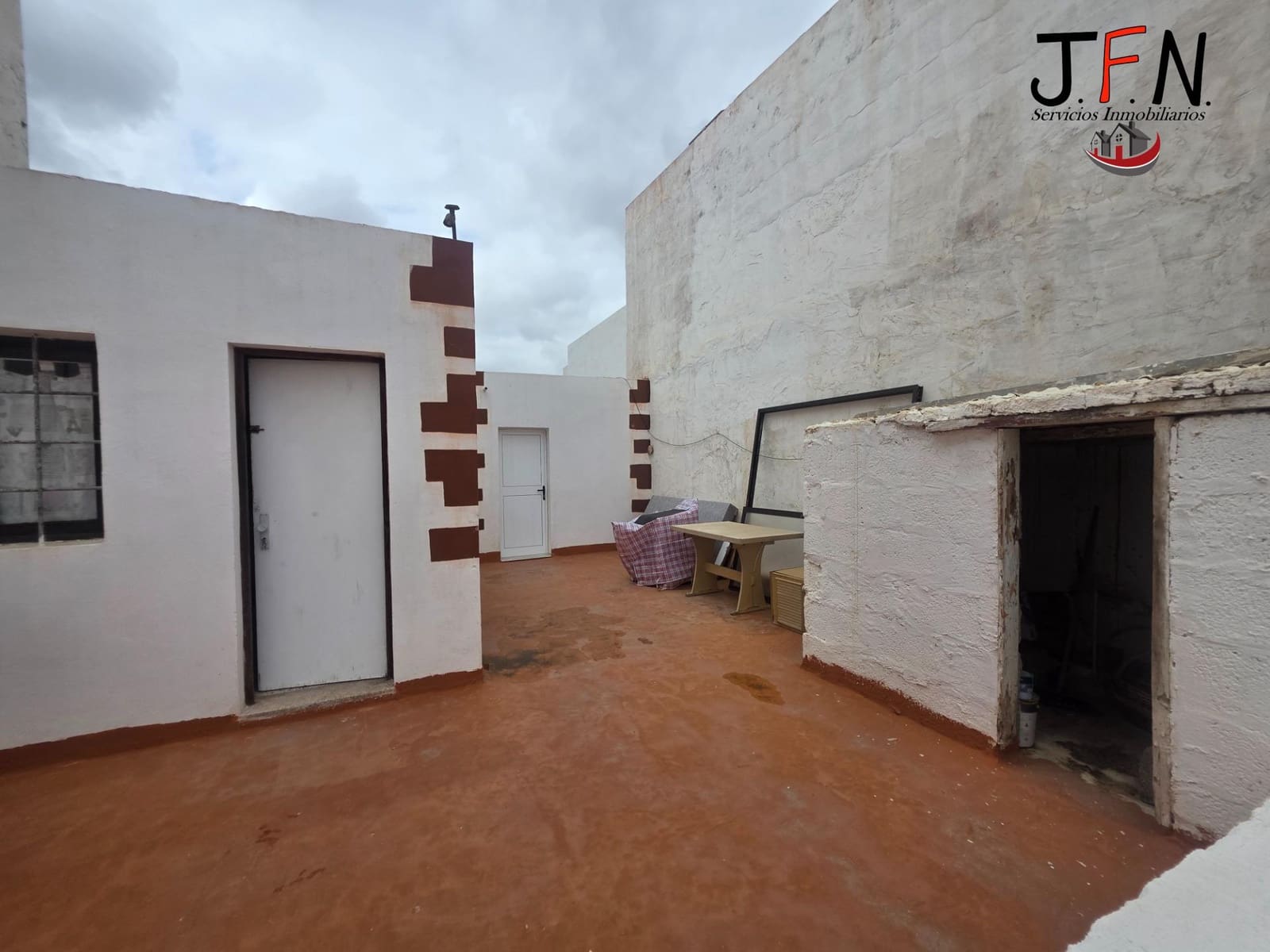 6 bedroom Villa for sale in Puerto del Rosario - € 299,000 (Ref: 9855560)