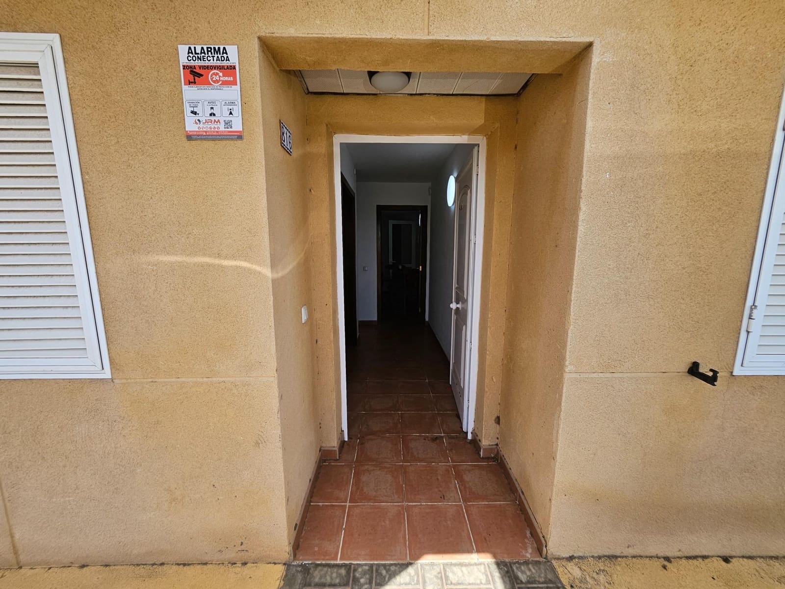 2 bedroom Apartment for sale in Antigua with pool - € 160,000 (Ref: 9952717)