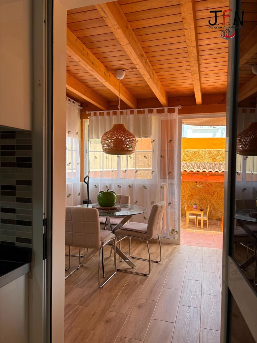 4 soveværelse Villa til salg i Caleta de Fuste - € 420.000 (Ref: 9965365)