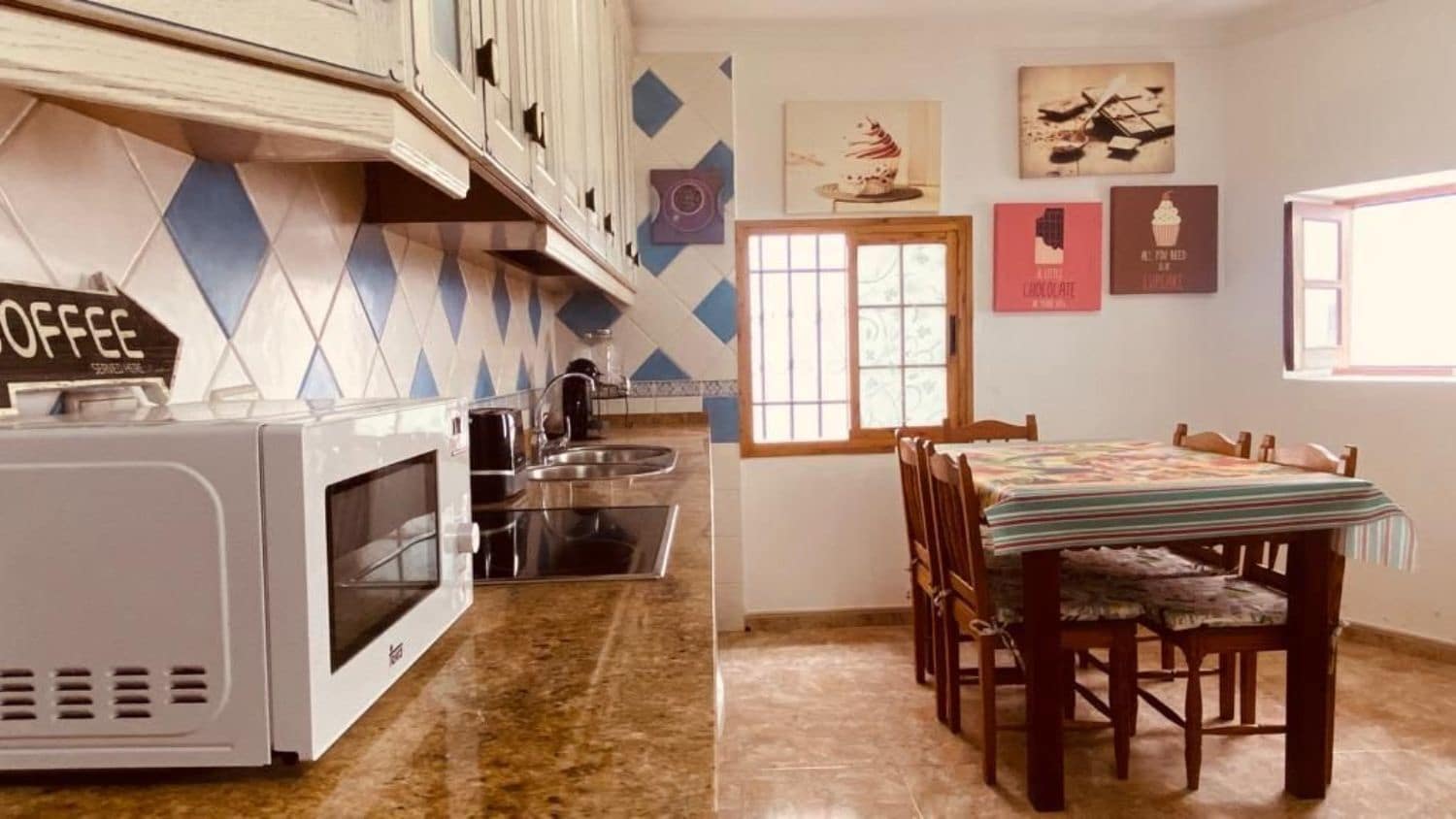 5 slaapkamer Villa te koop in Firgas - € 220.000 (Ref: 9882245)