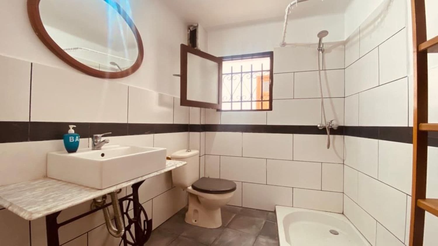 5 slaapkamer Villa te koop in Firgas - € 220.000 (Ref: 9882245)