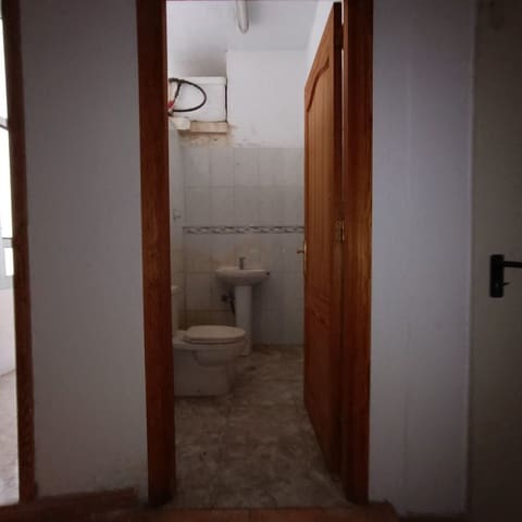 Kommersiell til leie i Las Palmas de Gran Canaria - € 2 250 (Ref: 9882246)