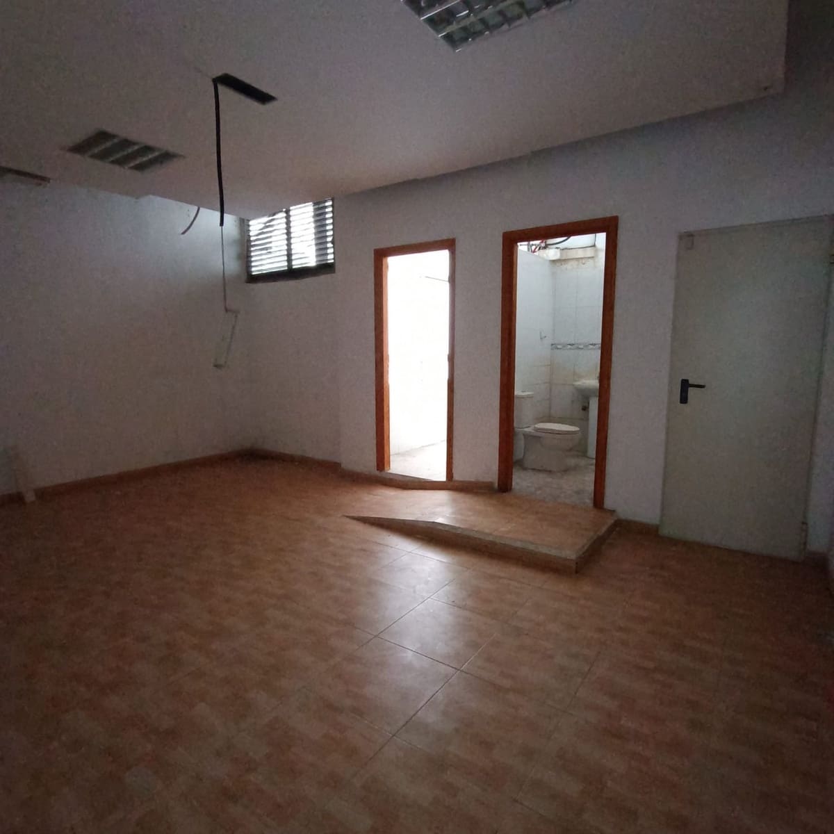 Commercial for rent in Las Palmas de Gran Canaria - € 2,250 (Ref: 9882246)