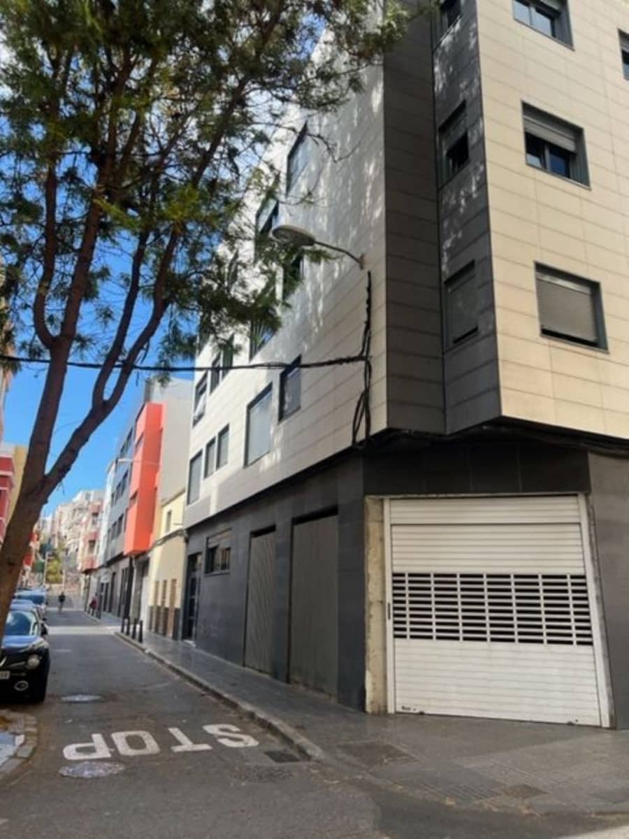 Commercial for sale in Las Palmas de Gran Canaria - € 149,000 (Ref: 9882249)