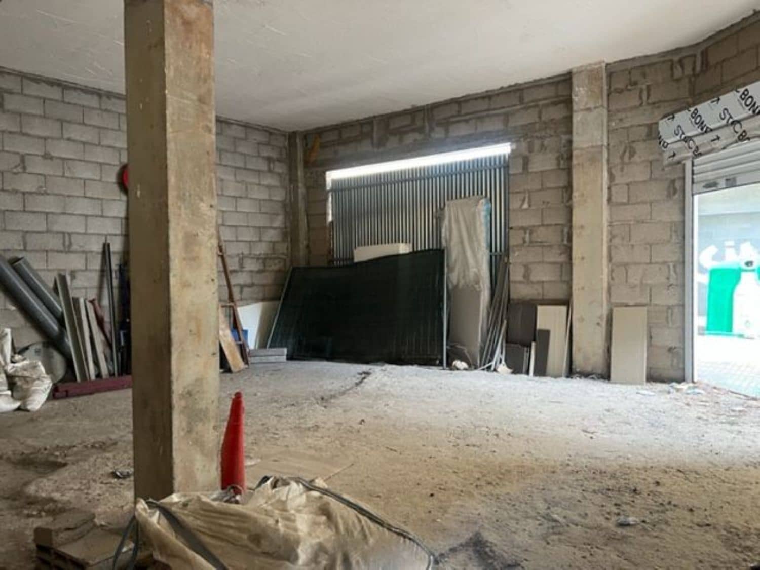 Commercial for sale in Las Palmas de Gran Canaria - € 149,000 (Ref: 9882249)