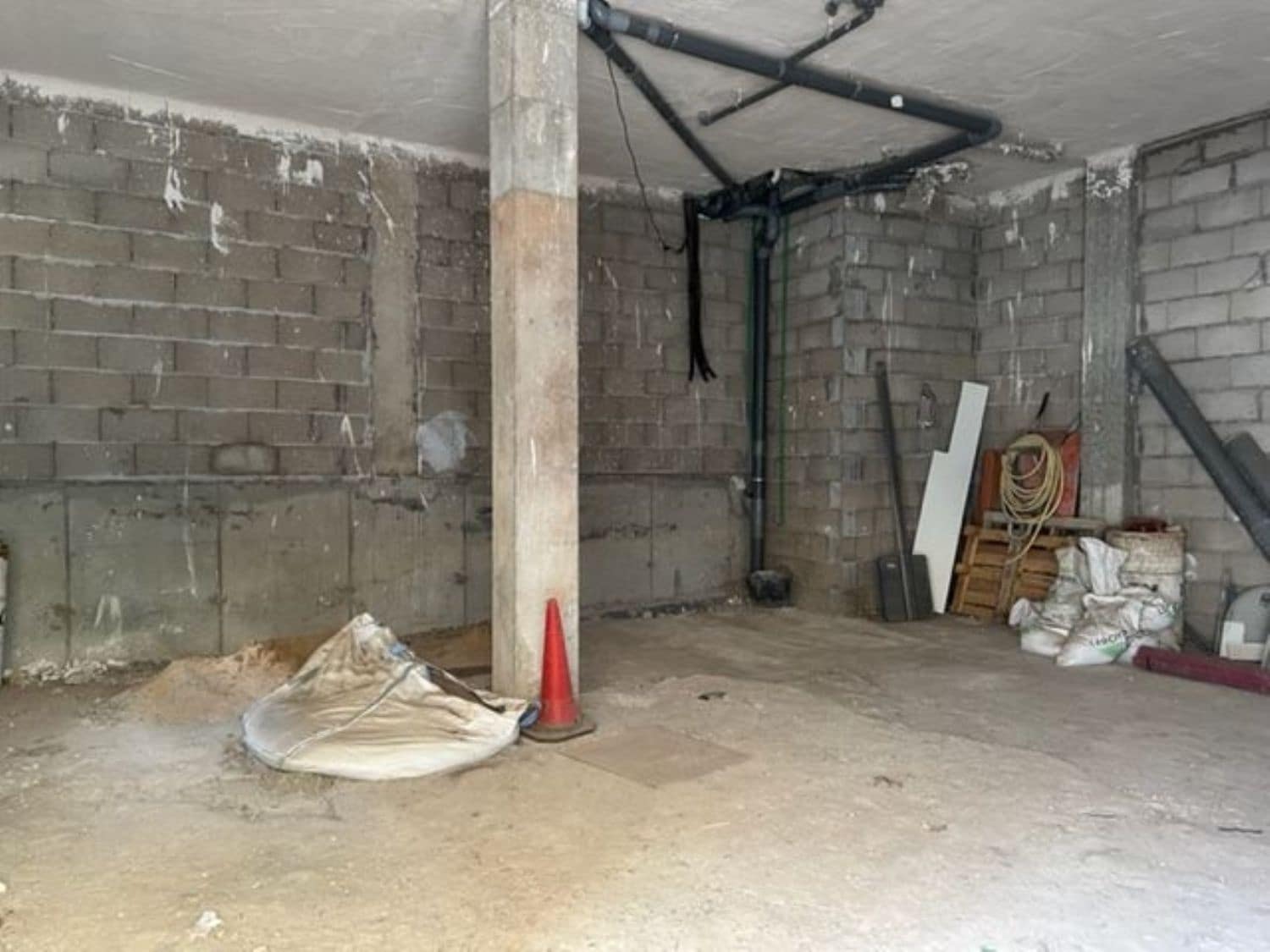Commercial for sale in Las Palmas de Gran Canaria - € 149,000 (Ref: 9882249)