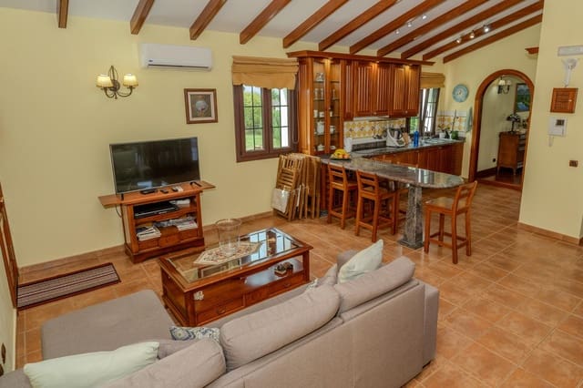 3 sypialnia Willa na sprzedaż w Vega de San Mateo z basenem garażem - 790 000 € (Ref: 9882252)