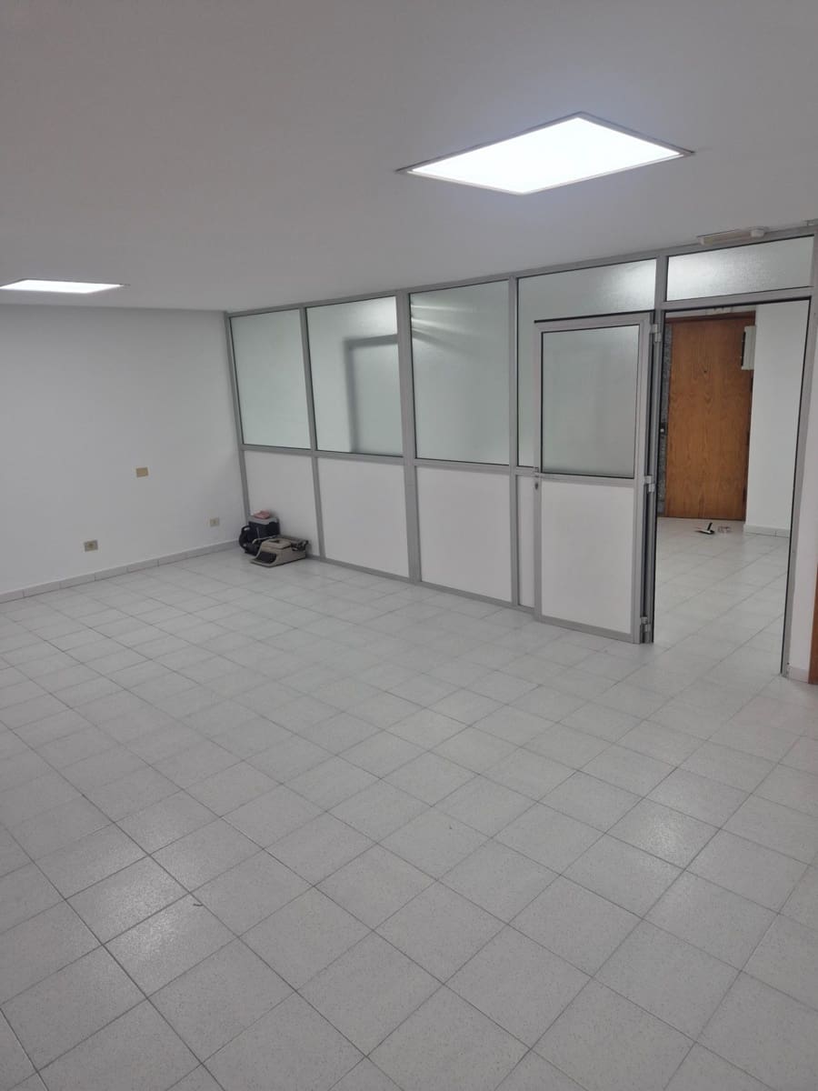 Office for sale in Las Palmas de Gran Canaria - € 135,000 (Ref: 9882254)