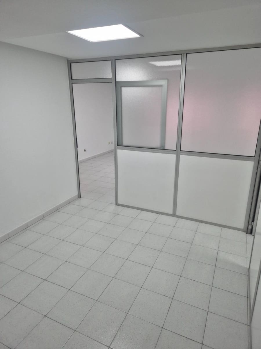 Office for sale in Las Palmas de Gran Canaria - € 135,000 (Ref: 9882254)