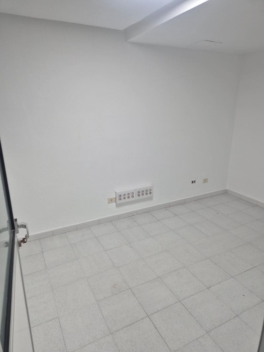 Office for sale in Las Palmas de Gran Canaria - € 135,000 (Ref: 9882254)