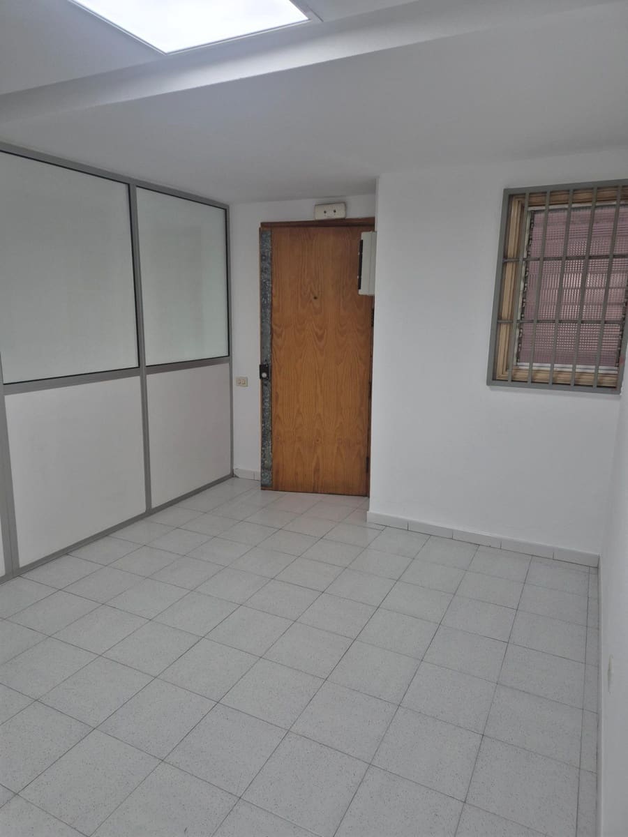 Office for sale in Las Palmas de Gran Canaria - € 135,000 (Ref: 9882254)