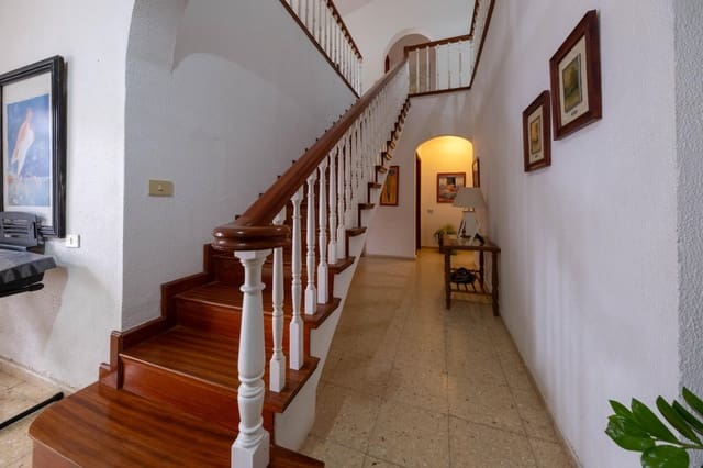 6 soverom Villa til salgs i Las Palmas de Gran Canaria - € 735 000 (Ref: 9882255)