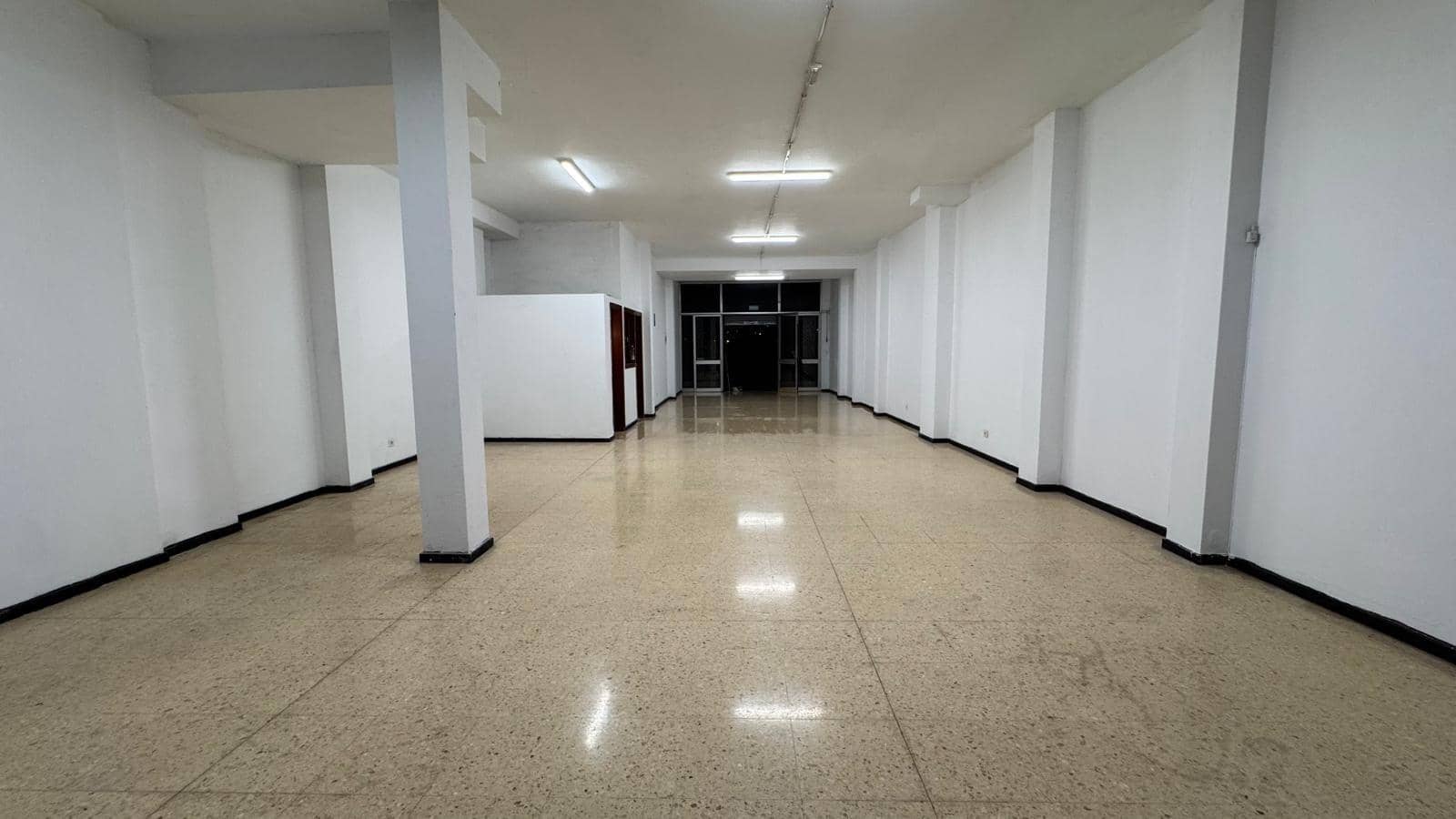 Comercial para venda em Las Palmas de Gran Canaria - 145 000 € (Ref: 9882256)