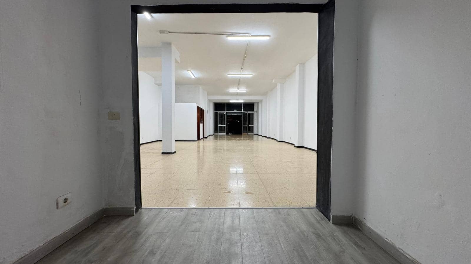 Comercial para venda em Las Palmas de Gran Canaria - 145 000 € (Ref: 9882256)