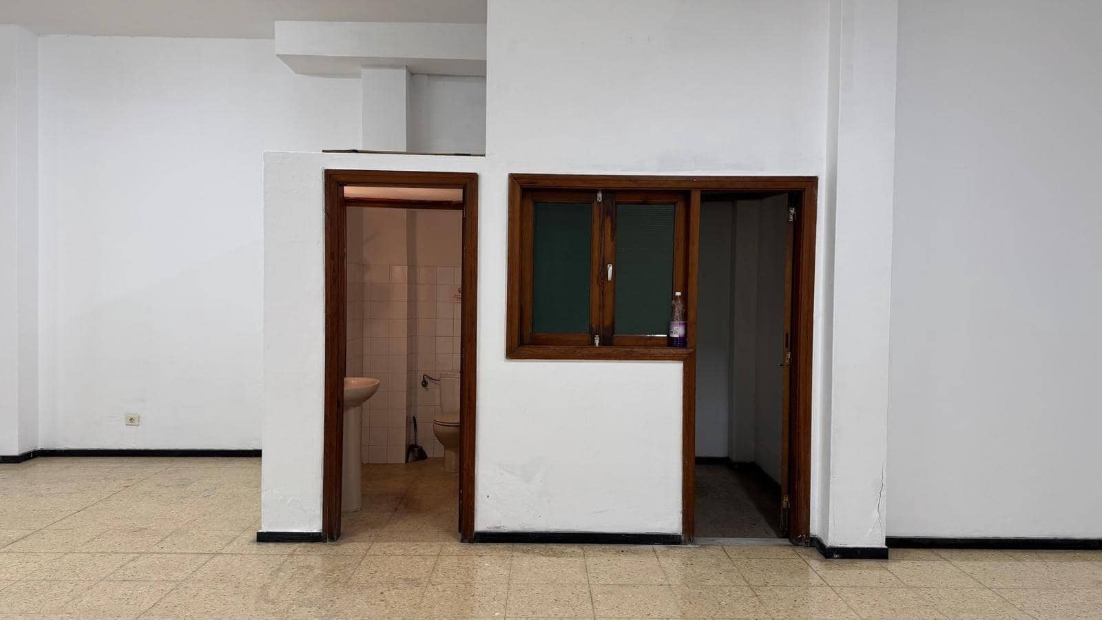 Comercial para venda em Las Palmas de Gran Canaria - 145 000 € (Ref: 9882256)