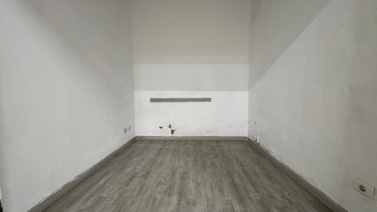 Comercial para venda em Las Palmas de Gran Canaria - 145 000 € (Ref: 9882256)